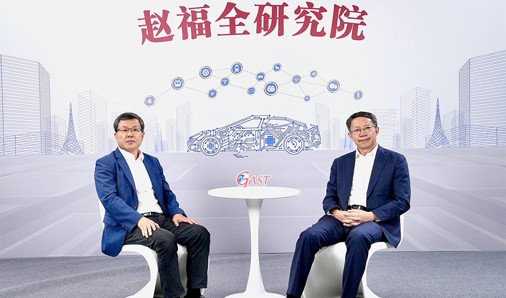 趙福全對(duì)話李克強(qiáng)：融合創(chuàng)新決勝智能汽車未來